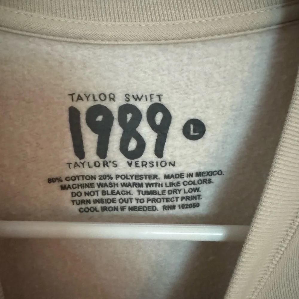 Taylor swift 1989 crewneck Taylor’s version - Picture 4 of 5